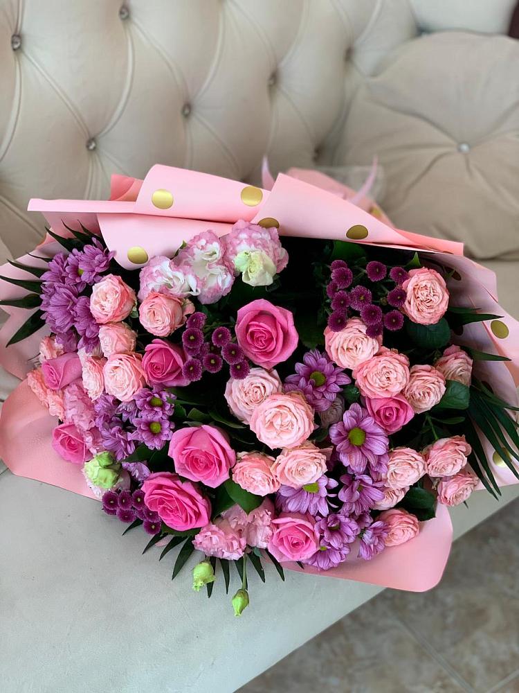 Букет цветов из: Хризантемы, Розы и Лизиантусы в Курумоч