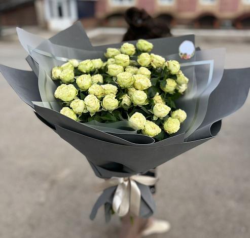 Букет Белые кустовые розы Солинеро в Курумоч