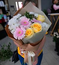 Букет цветов из:  Герберы, Розы и Хризантемы в Курумоч