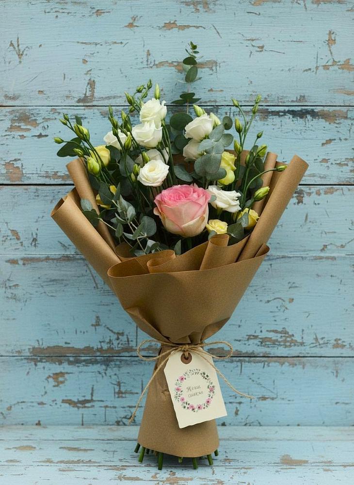 Букет цветов из: Розы и Лизиантусы в Курумоч