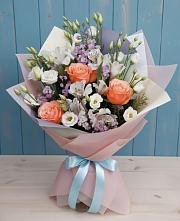Букет цветов из:  Лизиантусы, Розы, Альстромерии и Гипсофила в Курумоч
