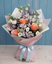 Букет цветов из:  Лизиантусы, Розы, Альстромерии и Гипсофила в Курумоч