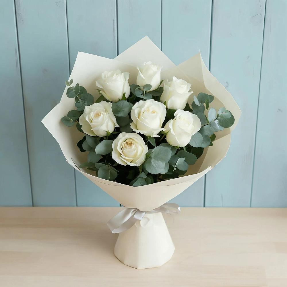 Букет Белые розы в Эвкалипте в Курумоч