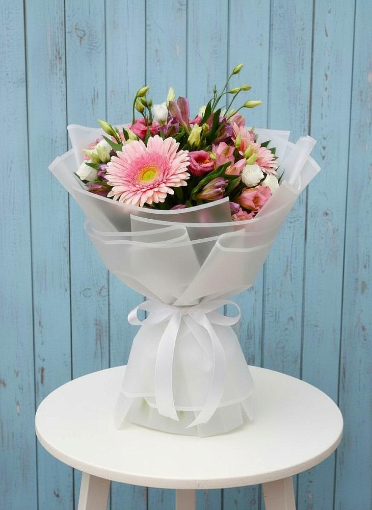 Букет цветов из: Герберы, Альстромерии и Лизиантусы в Курумоч