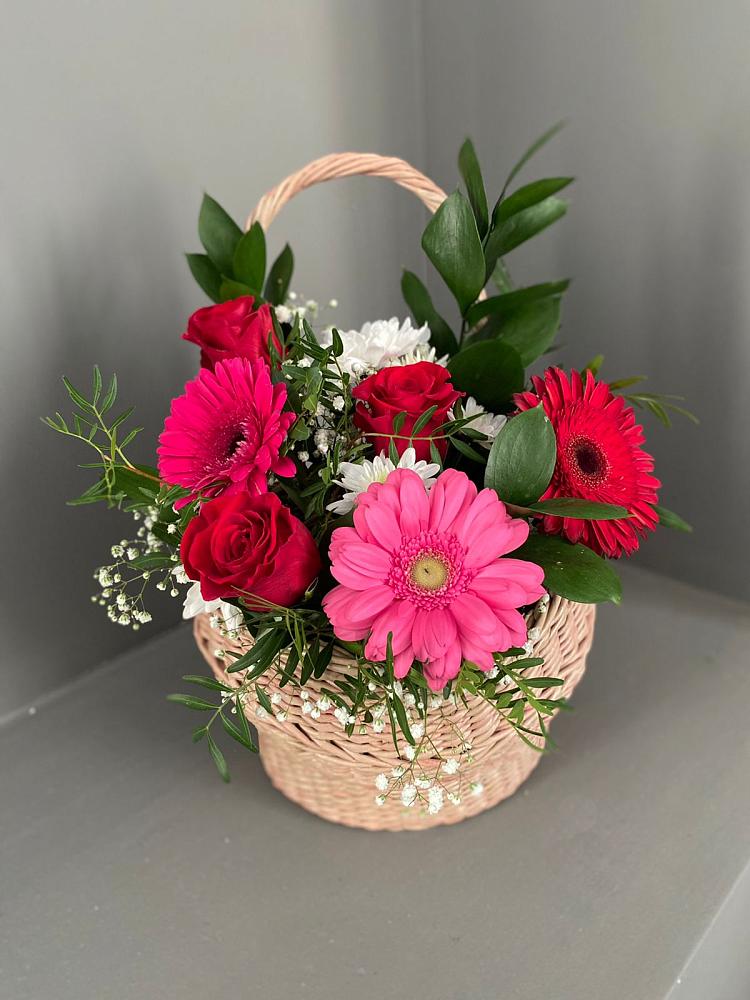 Цветочная композиция из Розы, Хризантемы и Герберы в корзине в Курумоч