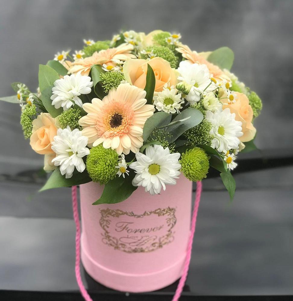 Цветочная композиция из Розы, Герберы и Хризантемы в шляпной коробке в Курумоч