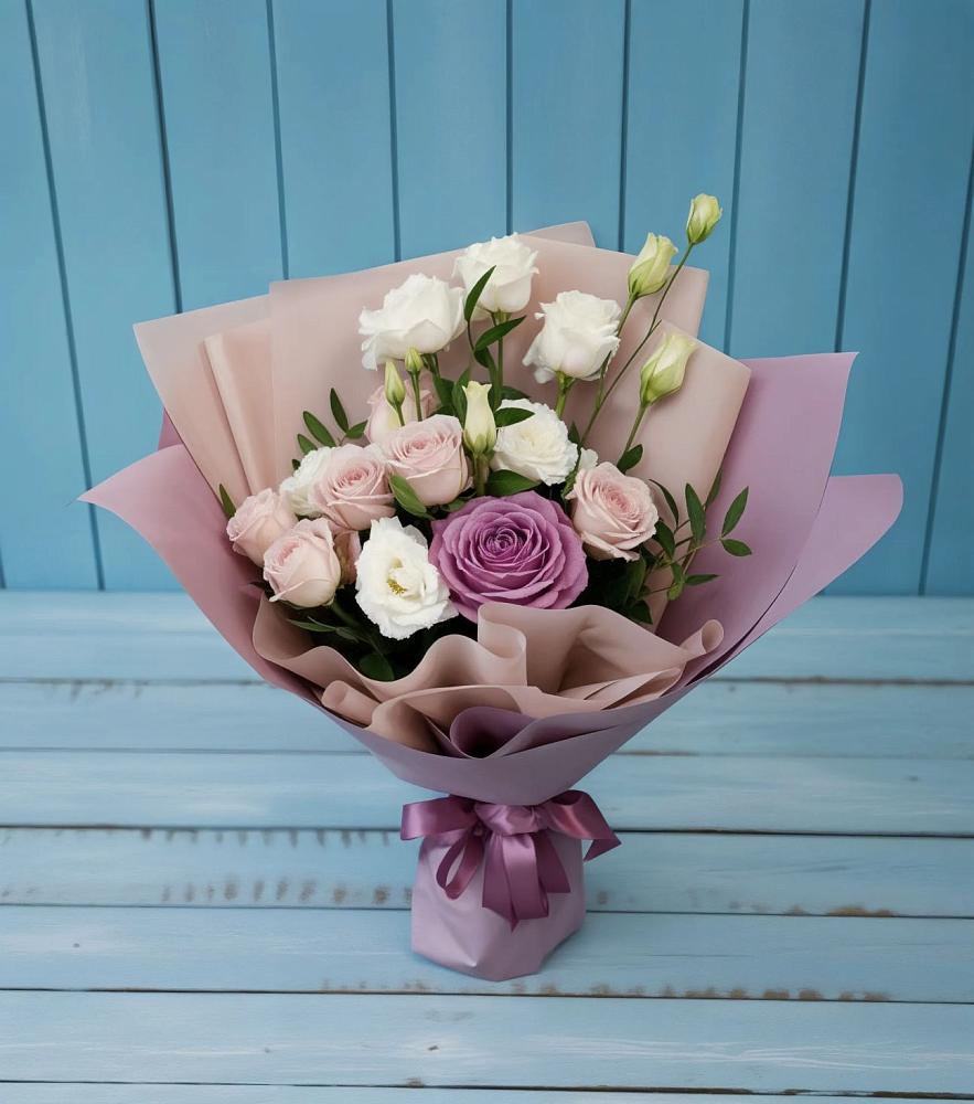 Букет цветов из: Розы и Лизиантусы в Курумоч